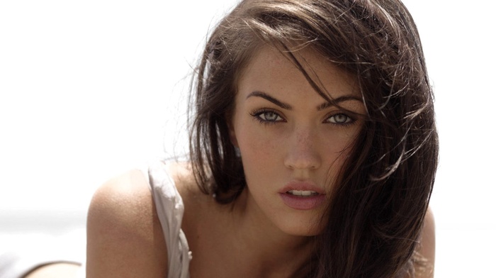 Megan Fox, brunette